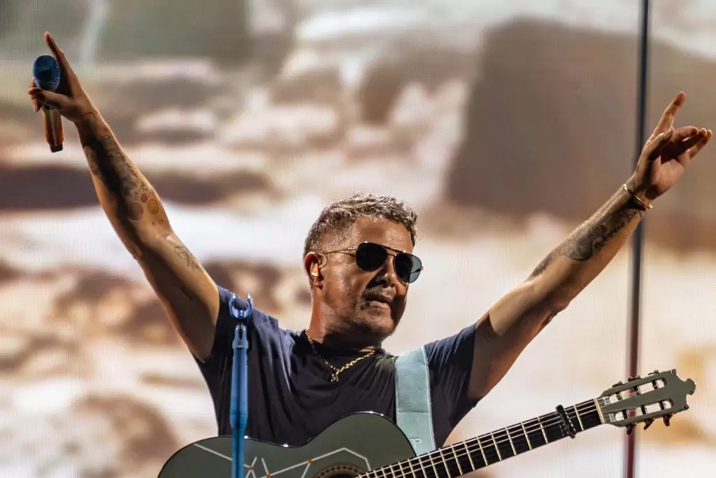 Imagen Alejandro Sanz dedica su concierto a damnificados de Poza Rica: 'Ojalá puedan recuperar sus vidas pronto y Dios los cuide muchísimo'