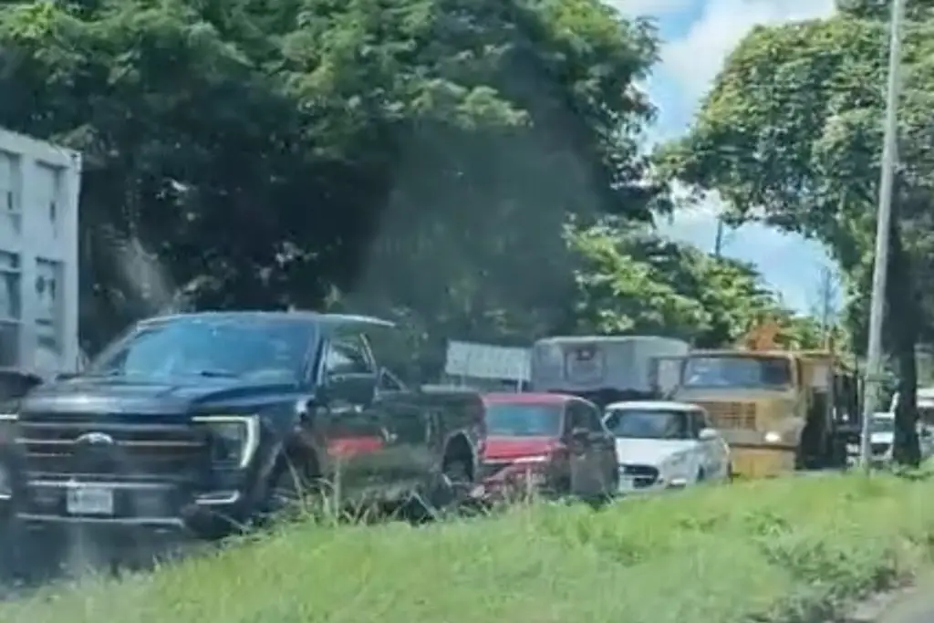 Imagen Caos vial en la carretera Veracruz - Xalapa