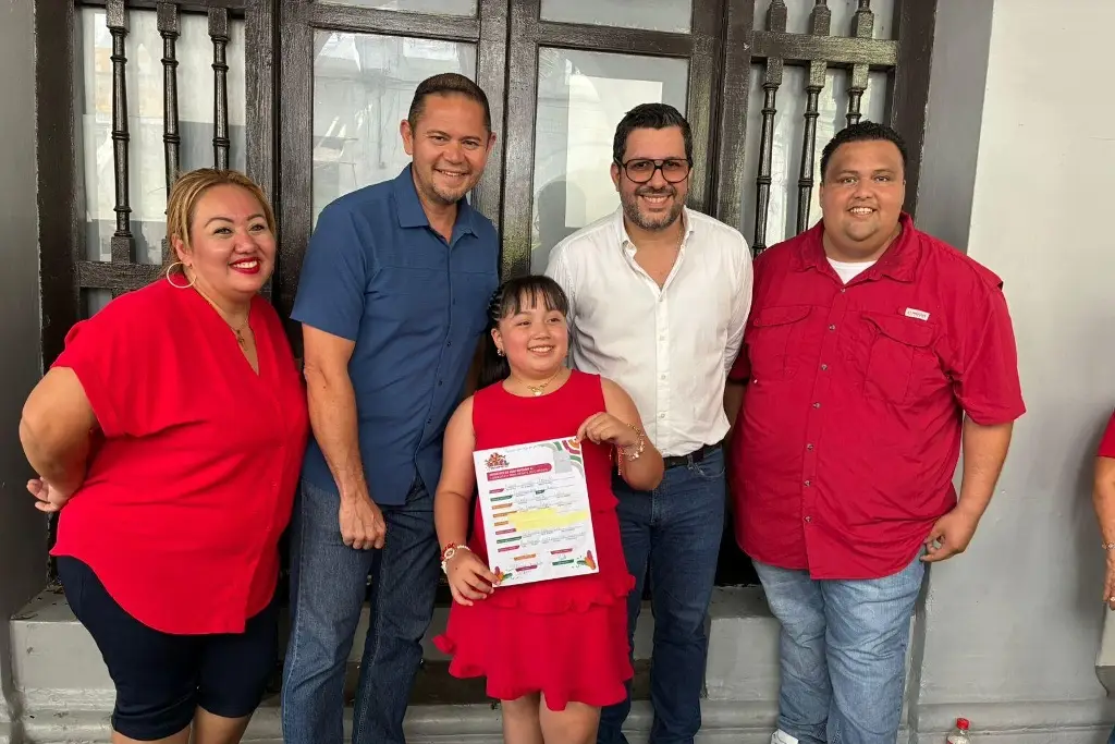 Regina Torrecilla Delgado, es candidata a Reina Infantil del Carnaval de Veracruz 2026 