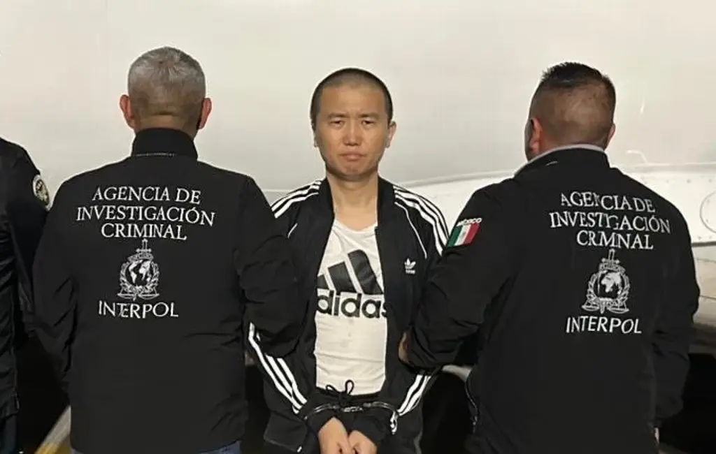 Imagen Zhi Dong Zhang, presunto traficante chino, es entregado a autoridades de EU: Harfuch