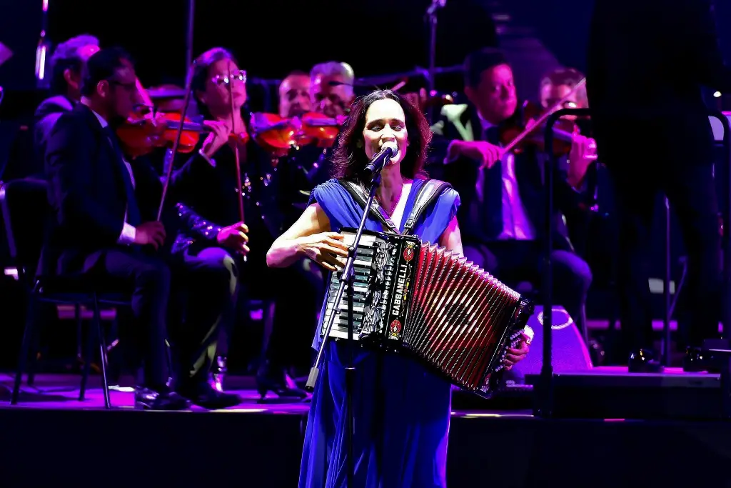 Imagen Julieta Venegas brilla entre sinfonías en el Festival Cervantino