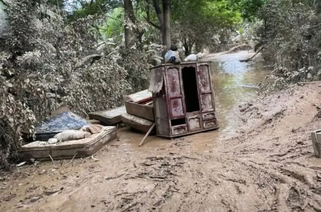 Imagen Continúan incomunicadas 23 comunidades de Veracruz tras inundaciones