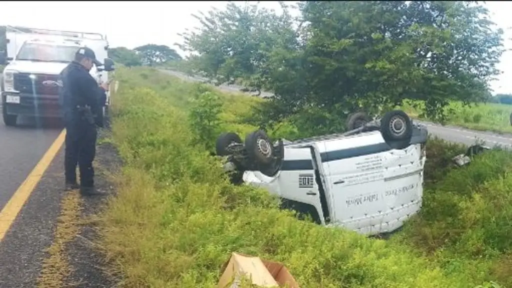 Imagen Tome precauciones, hay cierre parcial de circulación en carretera de Veracruz