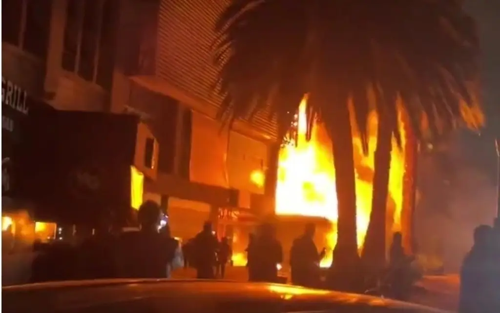 Imagen Se incendia restaurante cerca del Monumento a la Revolución en CDMX