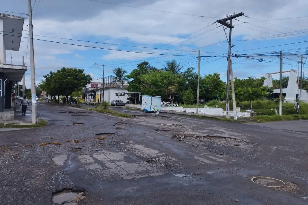 Imagen Habitantes de la Reserva piden reparar baches en esta zona