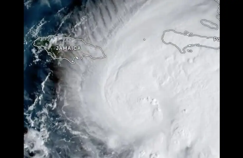 Imagen Jamaica, 'bajo amenaza' por tormenta tropical Melissa