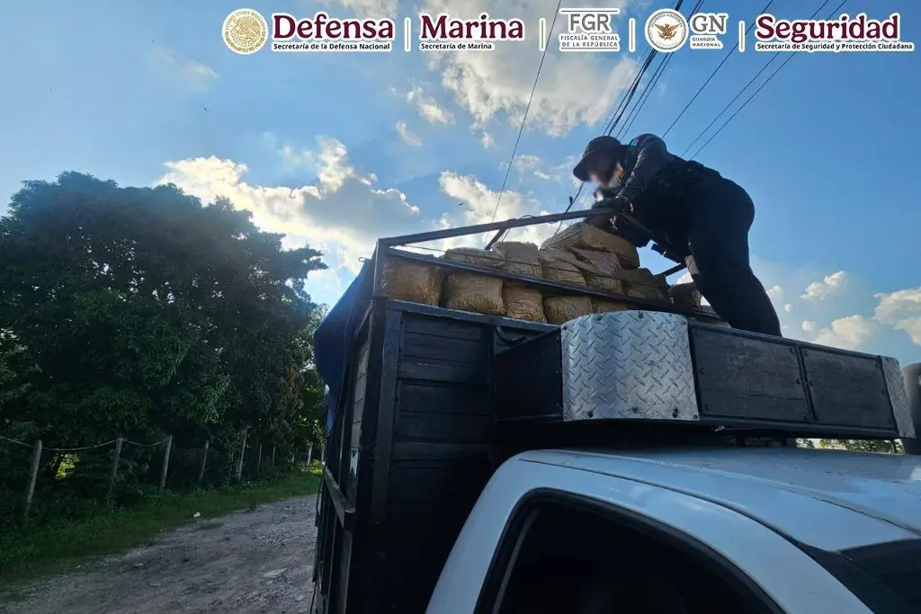 Imagen Detienen a 2 que transportaban 300 kilos de marihuana