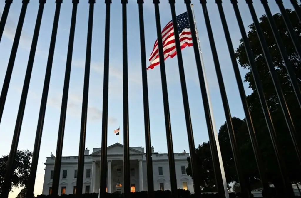 Imagen Empiezan a demoler parte de la Casa Blanca ¿Para qué?