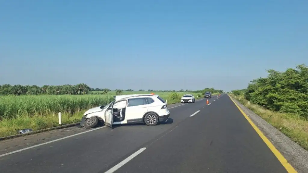 Imagen Tome precauciones, hay cierre parcial de circulación en carretera de Veracruz