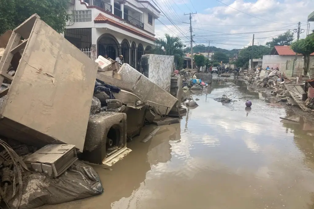 Imagen Aún hay 12 comunidades incomunicadas tras inundaciones en Veracruz; avanza limpieza