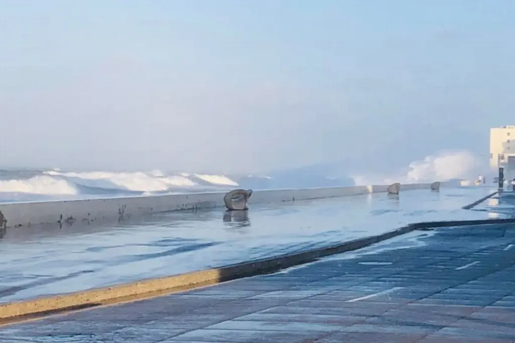 Imagen Piden amarrar tinacos, paneles solares y macetas por norte fuerte