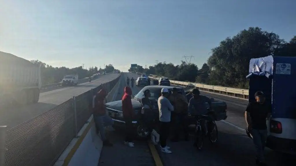 Imagen Hay cierre parcial de circulación en carretera de Veracruz; a esto se debe 