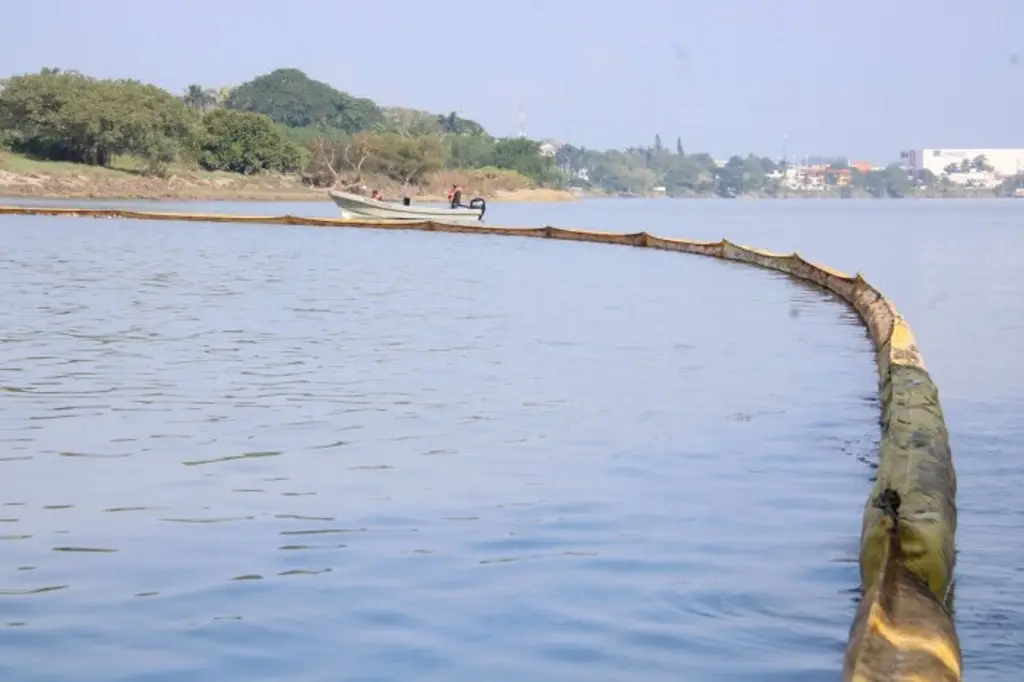 Imagen Pemex recupera más de 2 millones de litros de petróleo derramado al norte de Veracruz