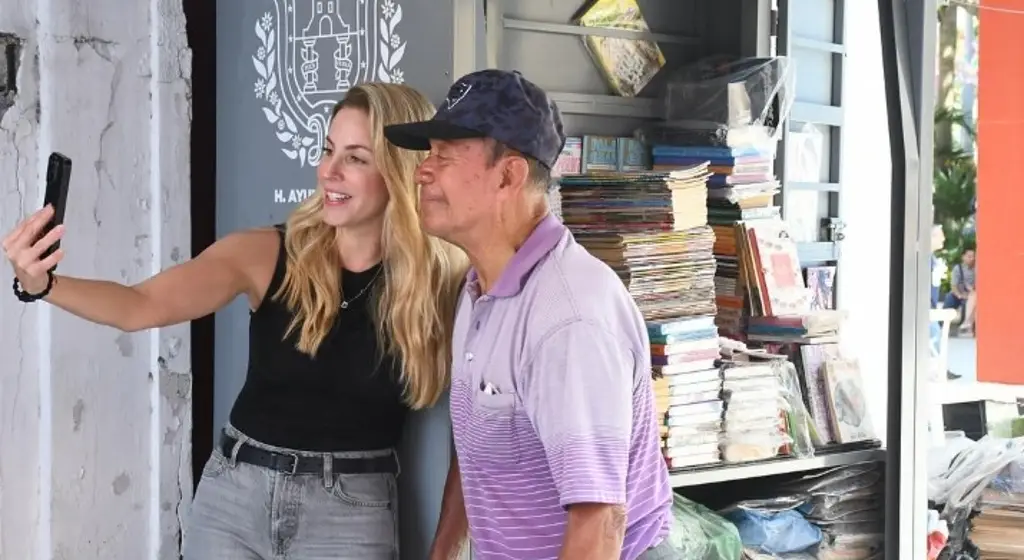 Imagen Así rescataron puesto de revistas de más de 100 años de tradición en Veracruz