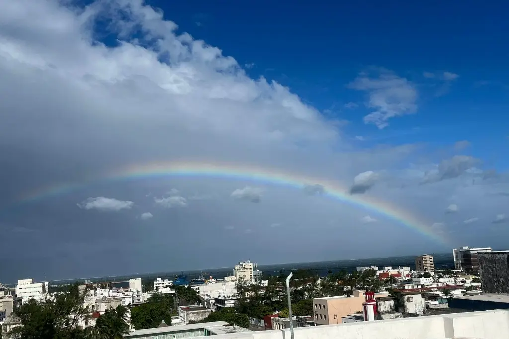 Imagen ¡Espectacular arcoíris se forma en el mar del puerto de Veracruz! (+Foto y Video)