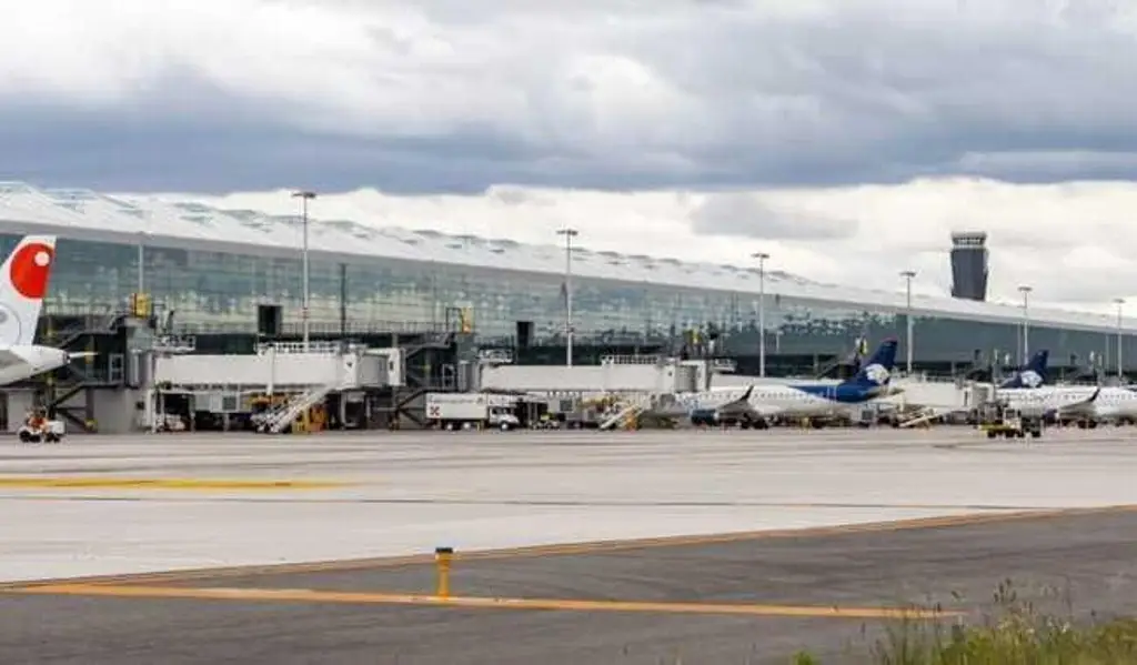 Imagen SICT revela cuándo entraría en vigor cancelación de rutas aéreas del AIFA a EU