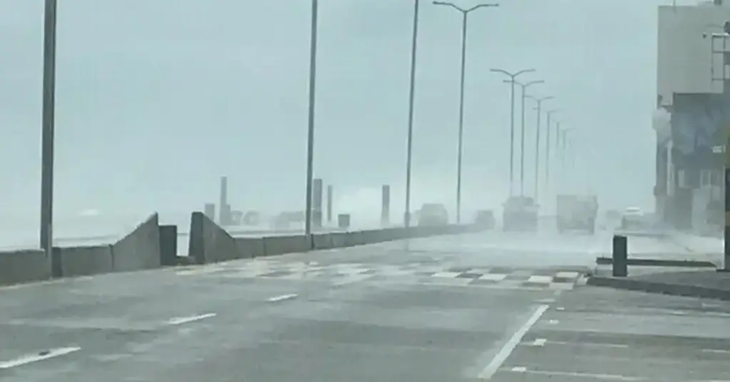 Imagen Evento de norte en Boca del Río deja personas lesionadas; cierran bulevar Ávila Camacho