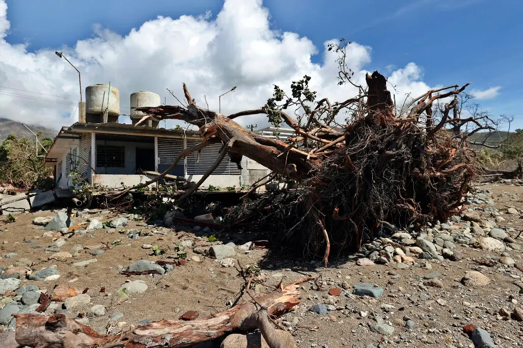 Imagen Obispos cubanos llaman 'urgente' a la solidaridad ante 'catástrofe' por Melissa