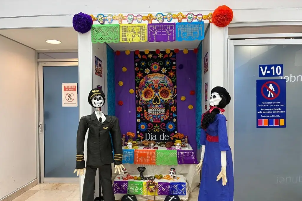 Imagen Colocan altar en el aeropuerto de Veracruz en honor a pilotos y sobrecargos 