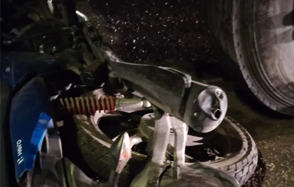 Imagen Motociclista derrapa y muere en la carretera Tejar - Veracruz