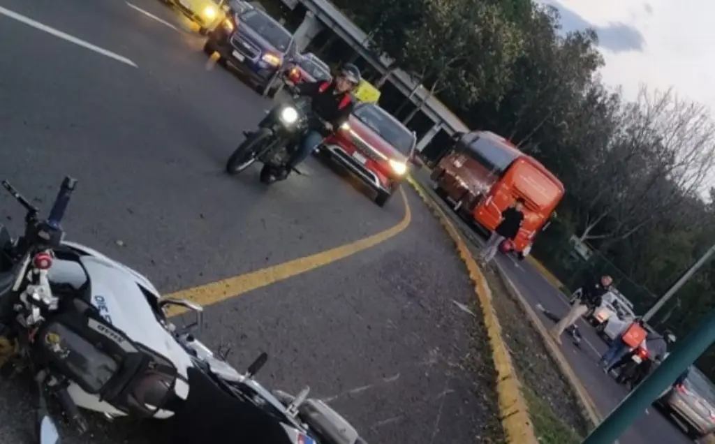 Imagen Muere motociclista arrollado por autobús de pasajeros en Xalapa, Veracruz