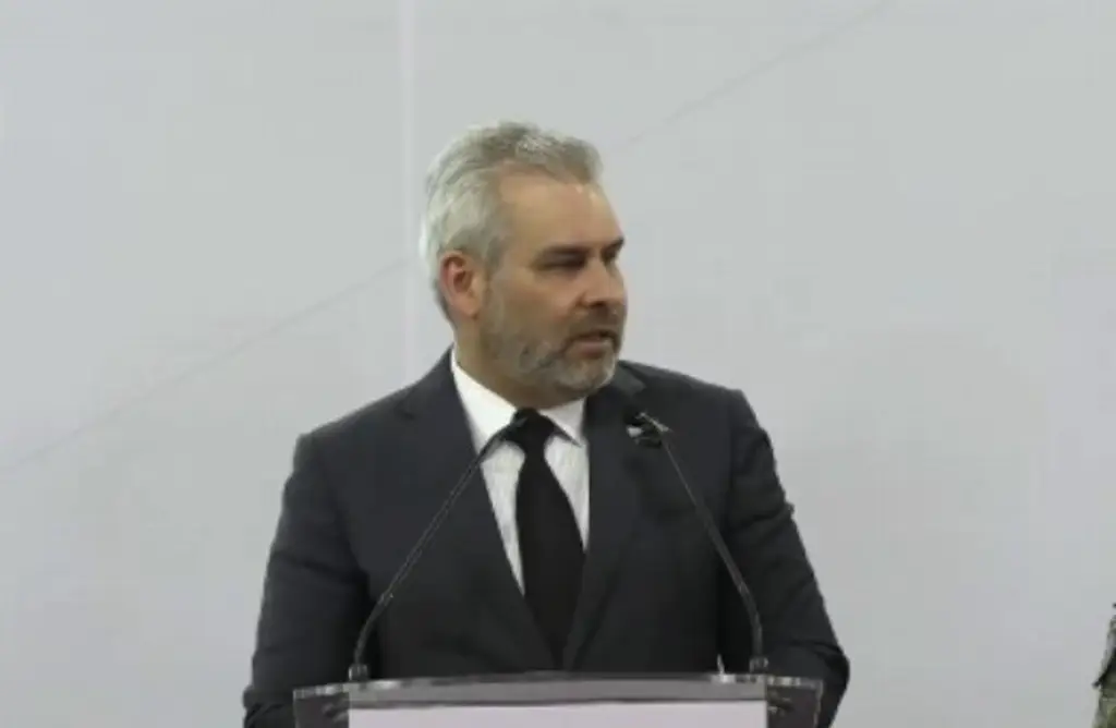 Imagen Detrás del asesinato de Carlos Manzo está grupo de la delincuencia organizada: gobernador de Michoacán