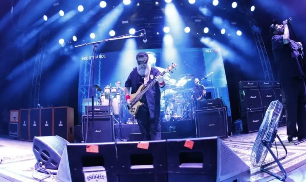 Imagen 'Molotov dejó de ser relevante', responde hijo de AMLO a banda mexicana 