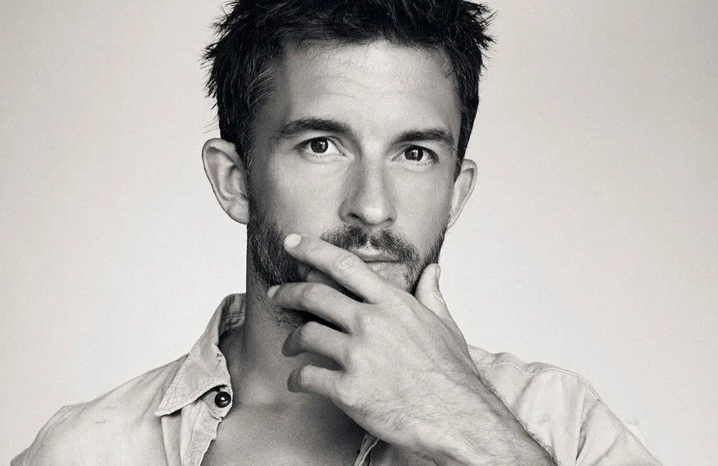 Jonathan Bailey es elegido por People como el hombre más sexy del mundo