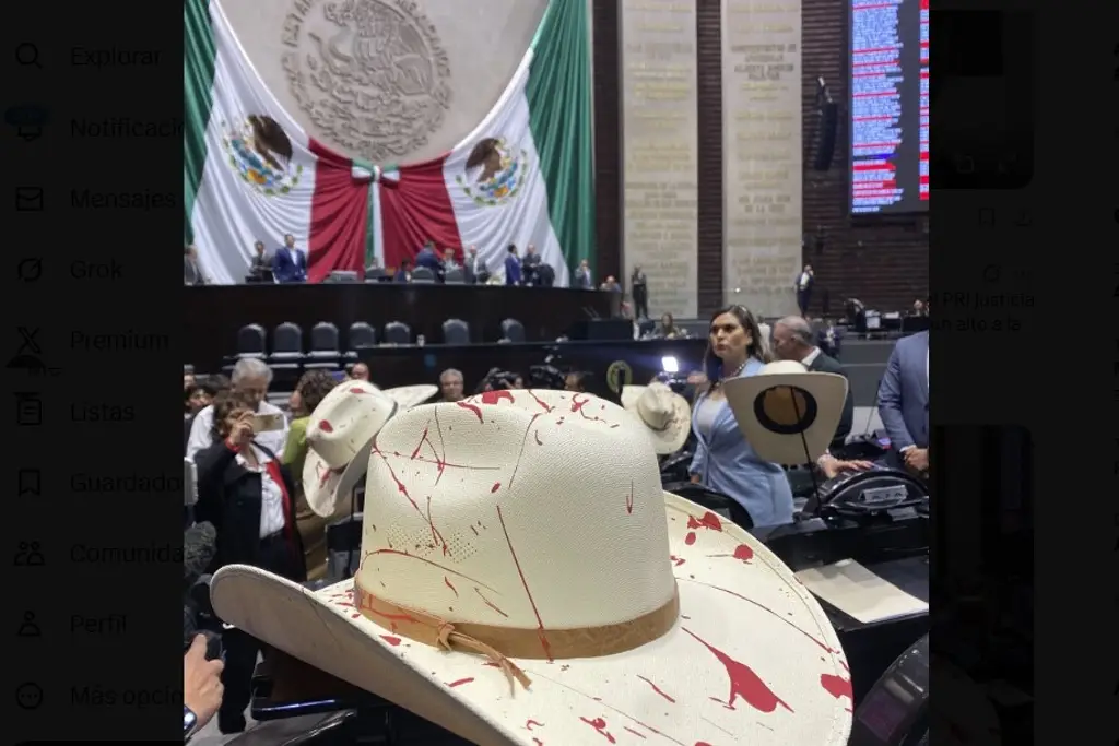 Imagen PRI y PAN protestan con sombreros manchados de rojo en Cámara de Diputados (+Video)