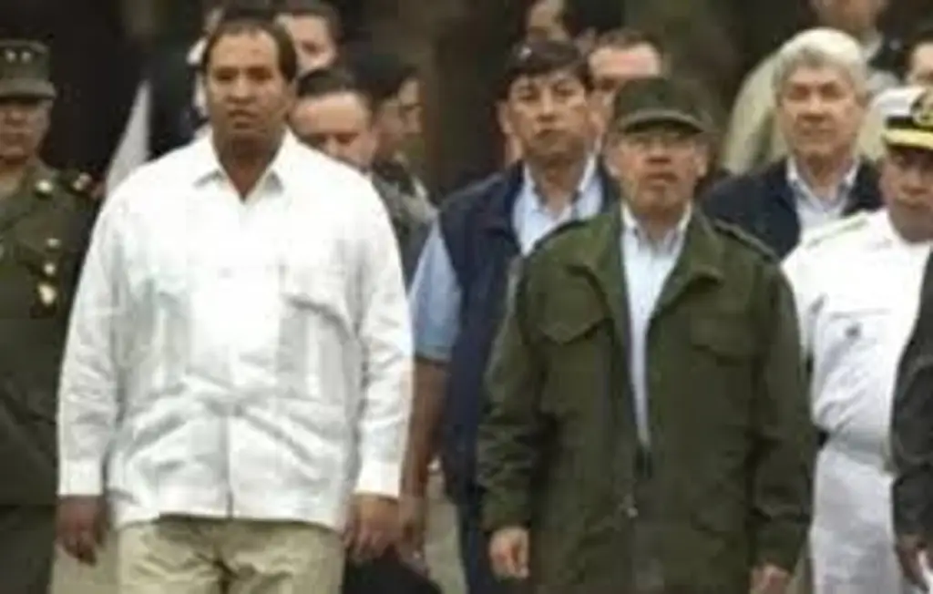 Imagen Cárdenas Batel pidió a Calderón que enviara al Ejército a Michoacán: Ramírez Acuña