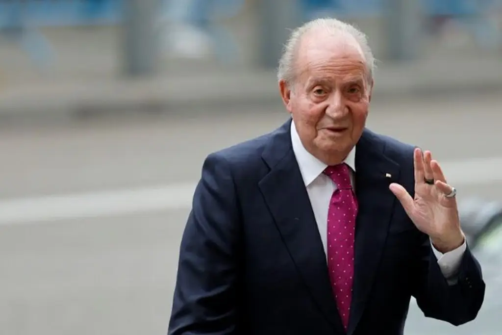 Imagen El rey Juan Carlos regresa a España; salen a la venta sus polémicas memorias (+Video)