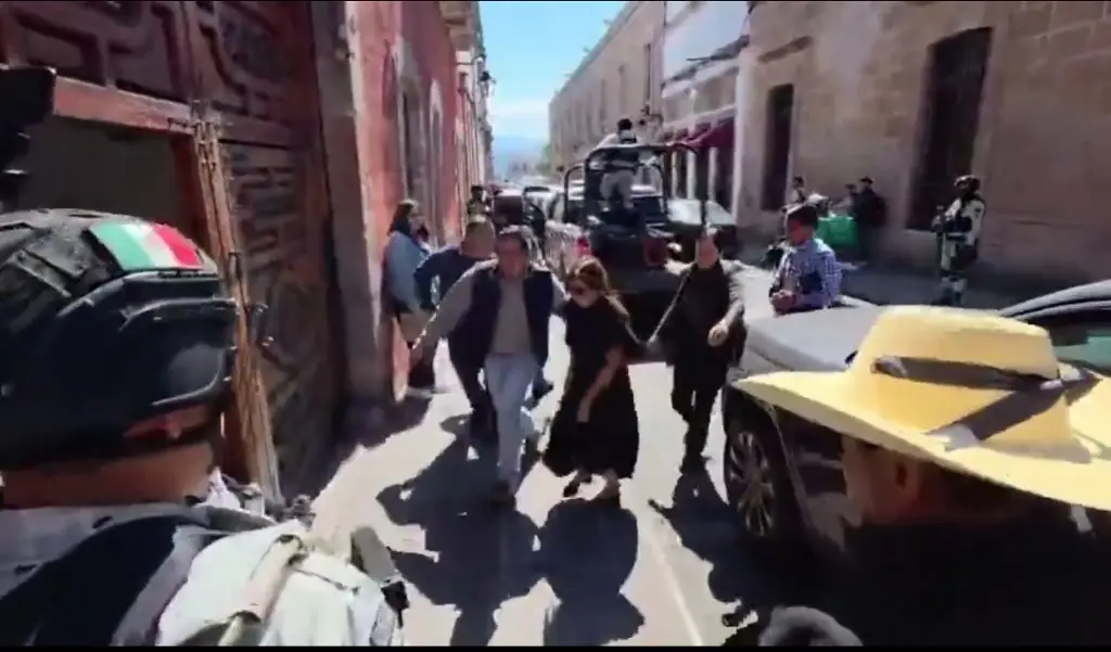 Imagen Llega al Congreso Grecia Quiroz, viuda del alcalde de Uruapan, Carlos Manzo