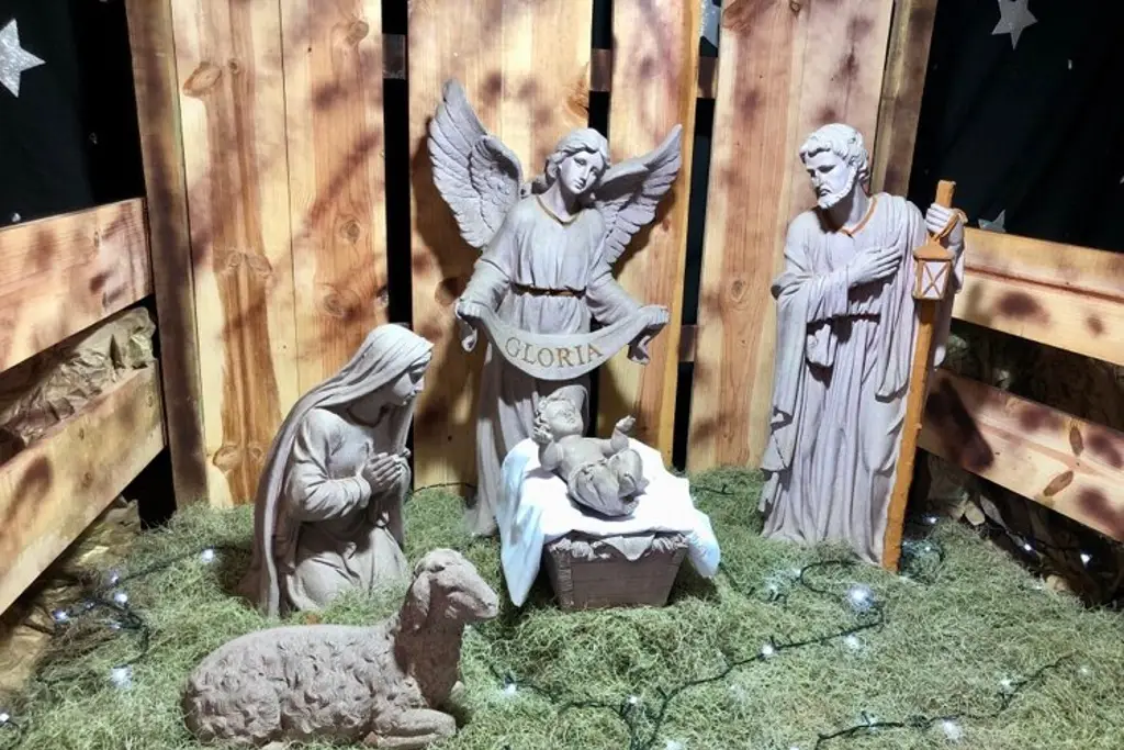 Imagen Empiezan a colocar villa navideña en Veracruz