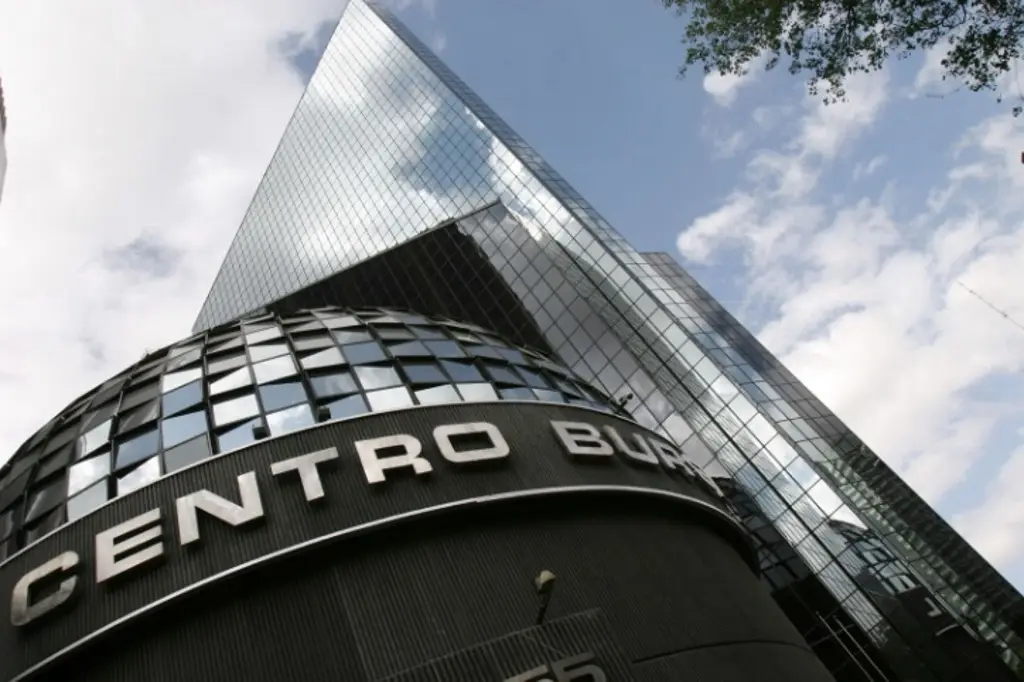 Bolsa mexicana baja 0.45% en jornada con pérdidas a nivel global