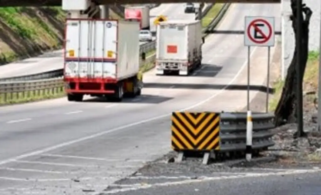 Imagen Secuestran y asaltan a ponentes en autopista de Veracruz; esto se sabe 