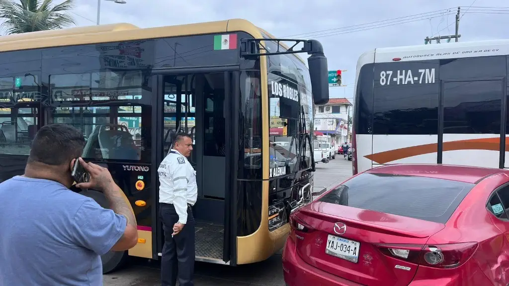 Imagen Doble accidente con camión Ulúa en Boca del Río 