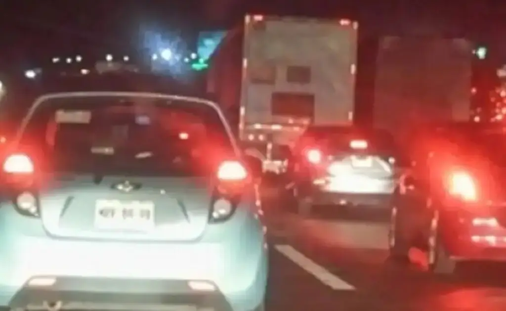 Imagen Hay cierre de circulación en autopista de con dirección al puerto de Veracruz 
