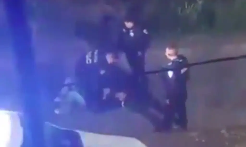Imagen Policías detienen, golpean y matan a joven en CDMX (+Video)