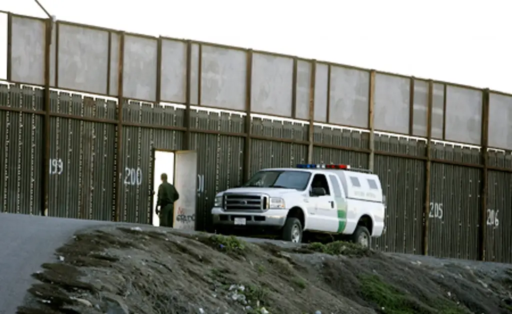 Imagen Ataques armados contra agentes fronterizos desatan operativo en borde EU-México