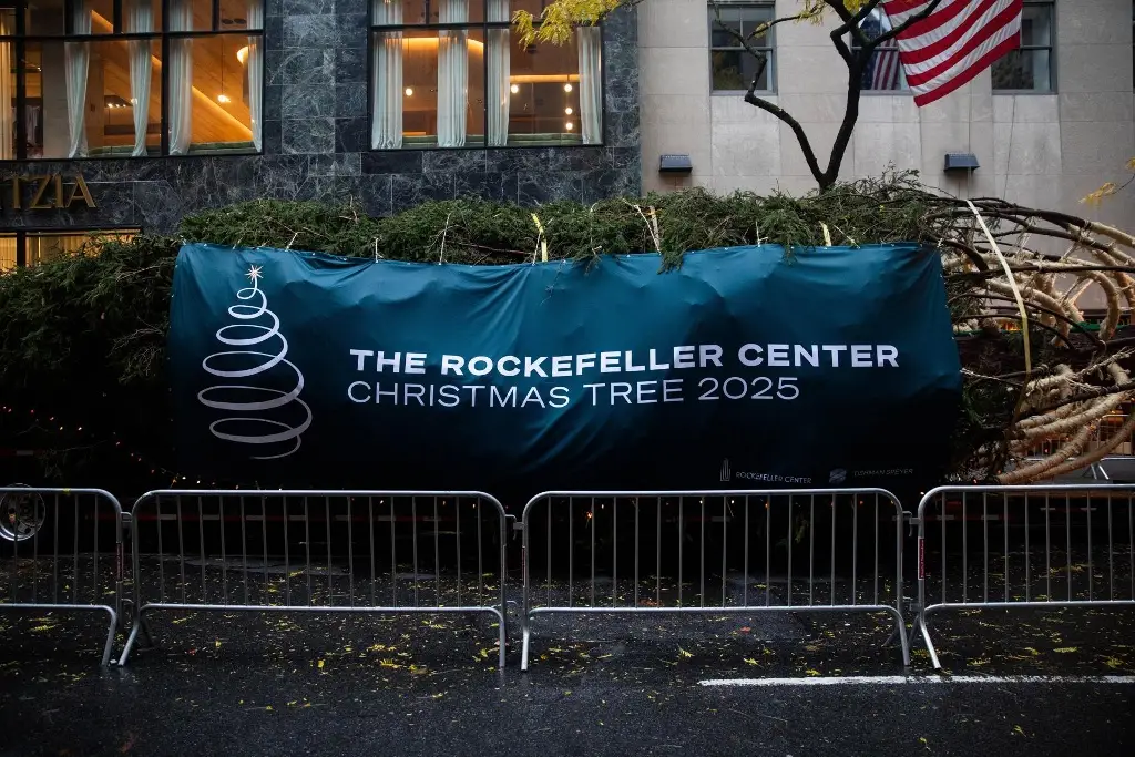 Imagen Llega al Rockefeller Center su famoso árbol de Navidad
