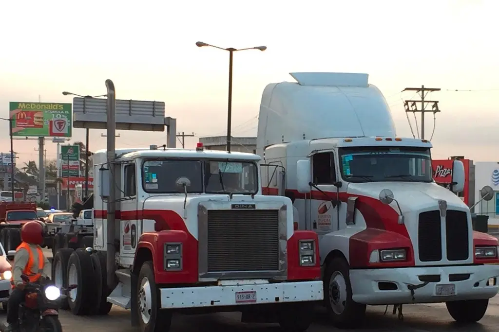 Imagen Vigilarán que transporte pesado respete horarios y los límites en Veracruz 