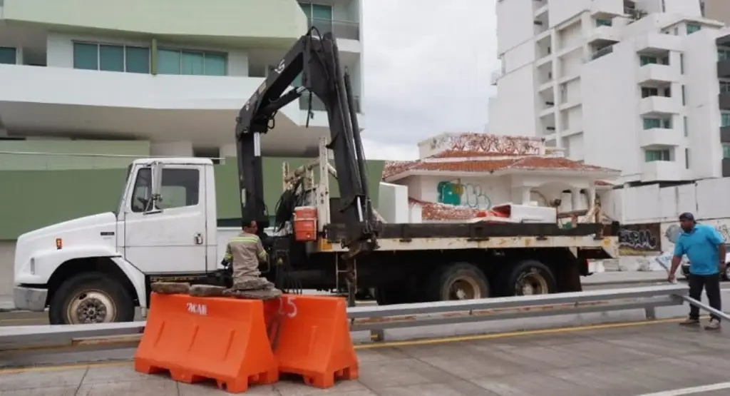 Cae luminaria en bulevar de Boca del Río 