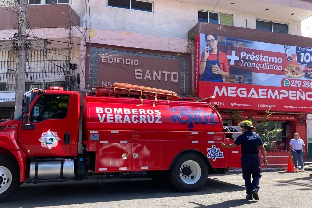 Imagen Hombre cae dentro de edificio en zona de mercados de Veracruz 