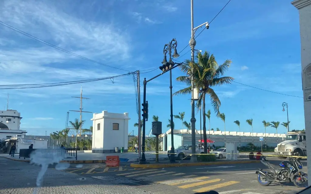 Hay cierre vial en ambos sentidos en zona del Malecón de Veracruz, ¿Por qué? 