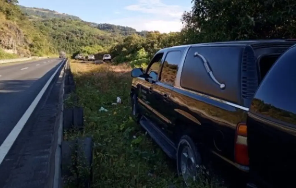 Hallan sin vida a joven en autopista de Veracruz; estaba reportado como desaparecido 
