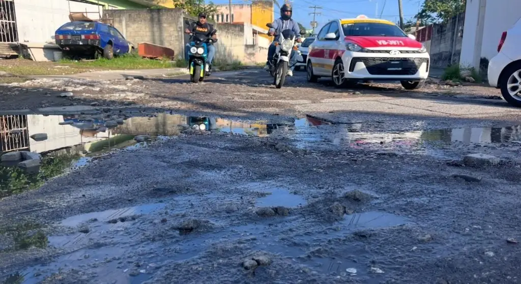 Se quejan por las pésimas condiciones de la calle “Mangos Tristes” en Veracruz 