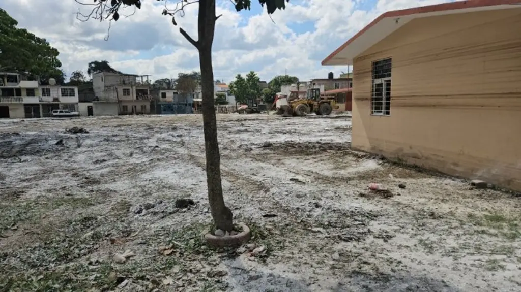 Imagen Afirman que escuela está devastada por inundación en Poza Rica, Veracruz 