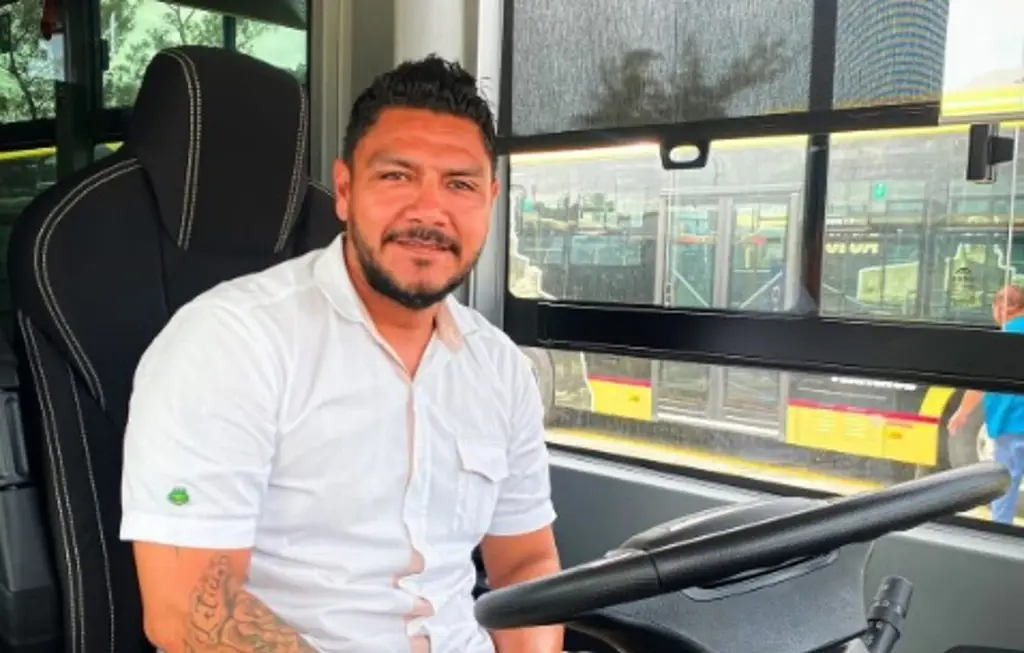 Imagen Chofer de camión Ulúa levanta suspiros y enciende redes en Veracruz 