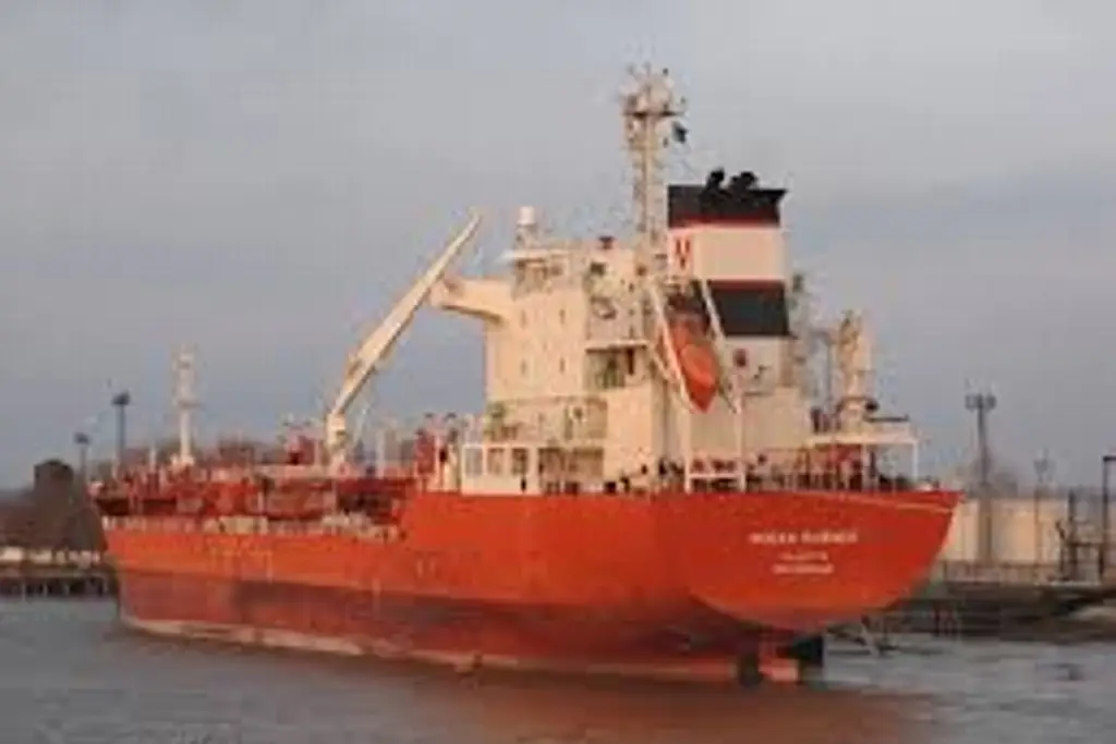 Parte del sur de Veracruz buque cargado con miles de litros de diésel a Cuba 