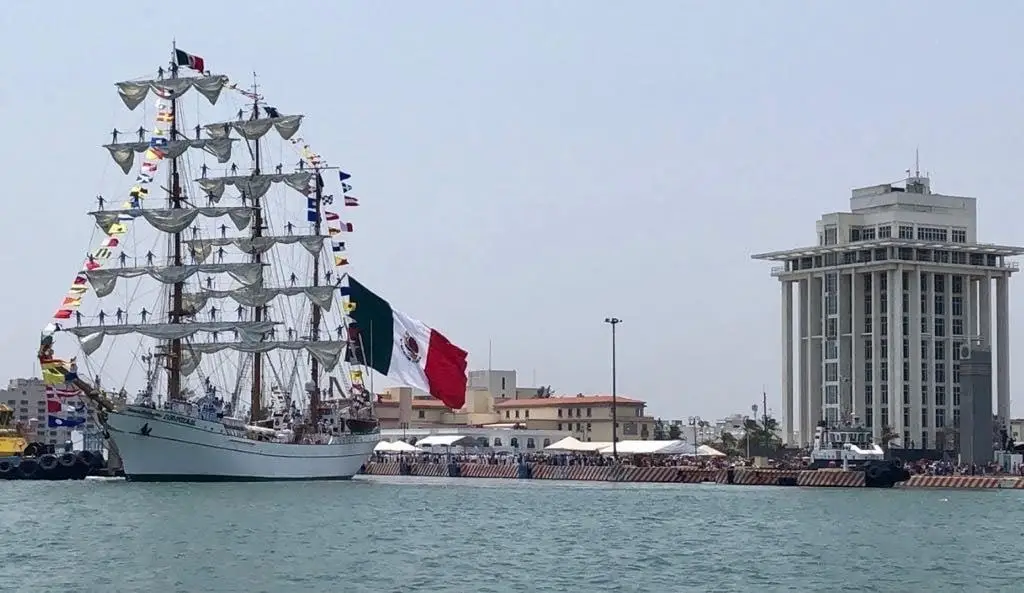 Buque Cuauhtémoc zarpa de Yucatán y se dirige a Veracruz; checa cuándo podrás visitarlo